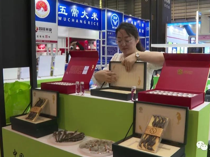  四大系列100多個種類！文登特色產(chǎn)品亮相第十三屆中國國際商標(biāo)品牌節(jié)